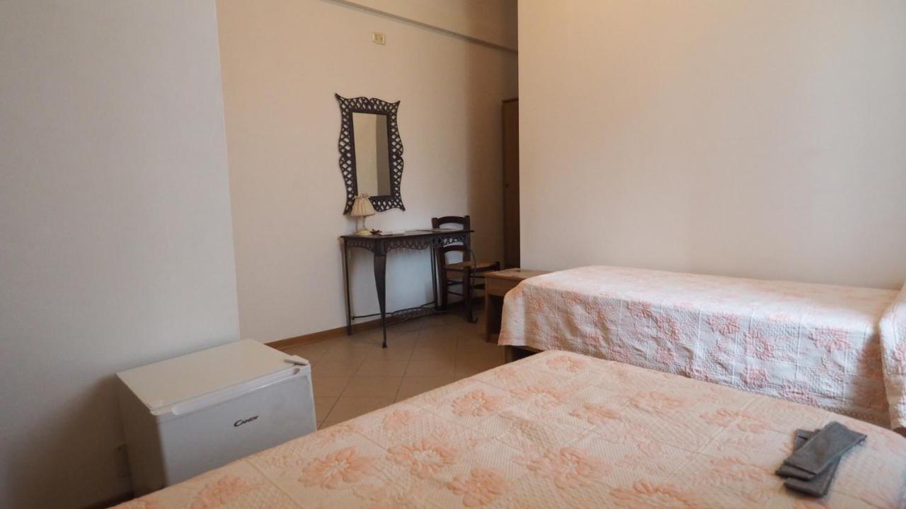 Residenza Pitigliano Gens Petilia - Nuova Gestione Hotell Exteriör bild