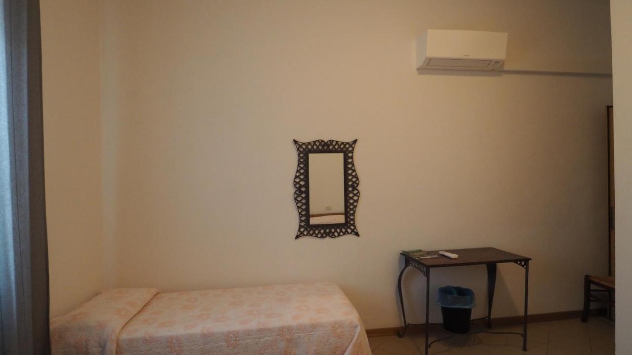 Residenza Pitigliano Gens Petilia - Nuova Gestione Hotell Exteriör bild