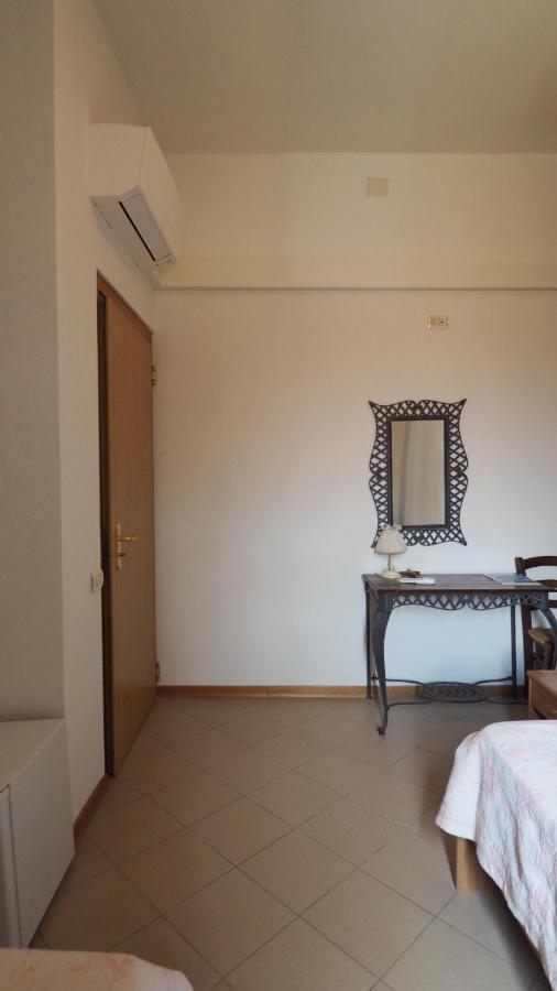 Residenza Pitigliano Gens Petilia - Nuova Gestione Hotell Exteriör bild